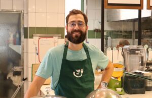 2 apprentis en CAP cuisine au Positive Deli